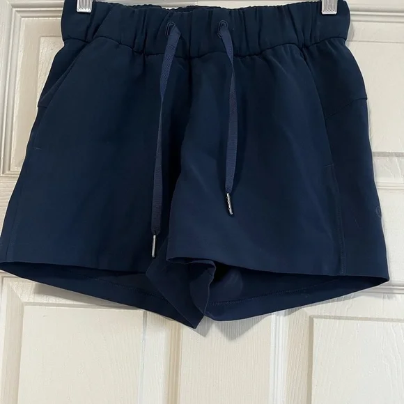 Lululemon On the Fly Navy Blue Shorts Women’s Size 2 - Picture 2 of 9